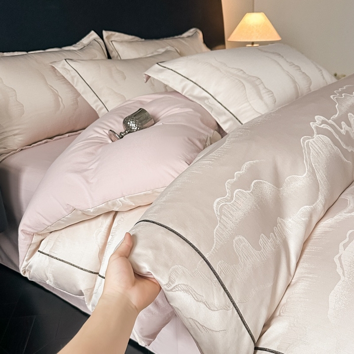 91家纺网 家纺一手货源 找家纺 韩秀家纺 2026新款A类亮丝提花立体浮雕贡缎臻棉床裙四件套 云缎雅颂-香槟色