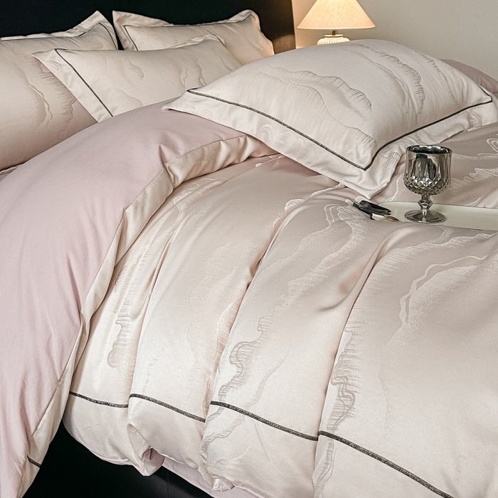 91家纺网 家纺一手货源 找家纺 韩秀家纺 2026新款A类亮丝提花立体浮雕贡缎臻棉床裙四件套 云缎雅颂-香槟色