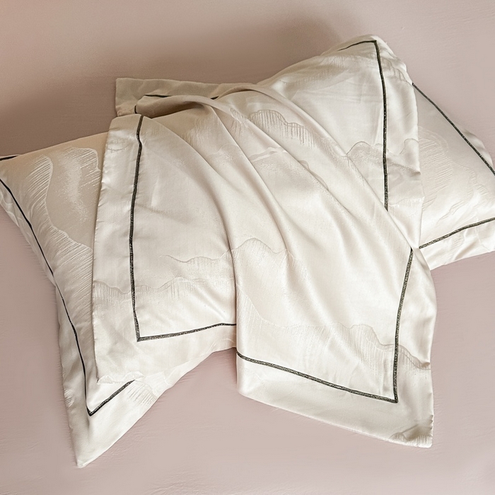 91家纺网 家纺一手货源 找家纺 韩秀家纺 2026新款A类亮丝提花立体浮雕贡缎臻棉床裙四件套 云缎雅颂-香槟色