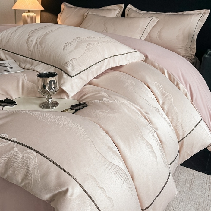 91家纺网 家纺一手货源 找家纺 韩秀家纺 2026新款A类亮丝提花立体浮雕贡缎臻棉床裙四件套 云缎雅颂-香槟色