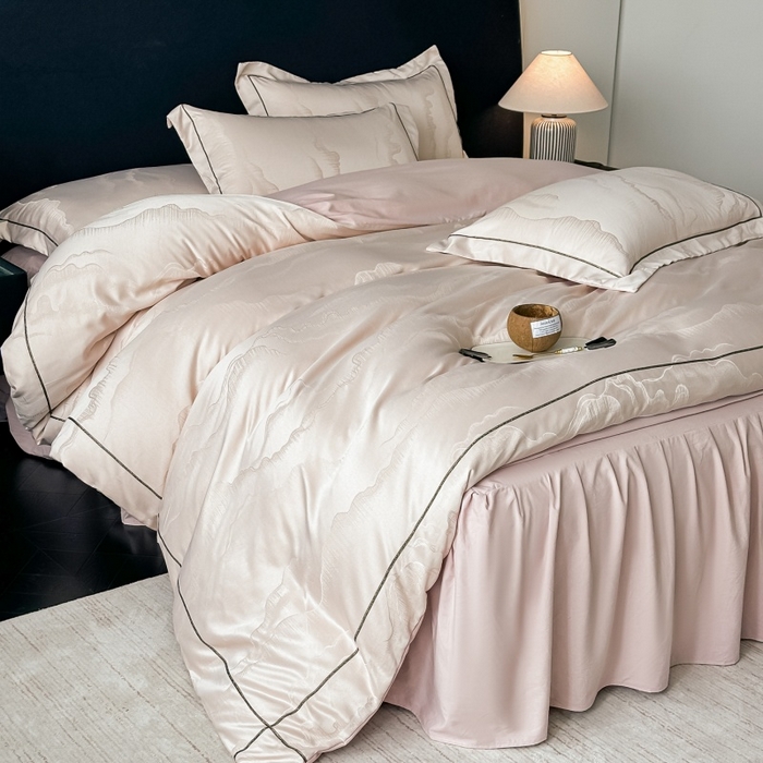 91家纺网 家纺一手货源 找家纺 韩秀家纺 2026新款A类亮丝提花立体浮雕贡缎臻棉床裙四件套 云缎雅颂-香槟色