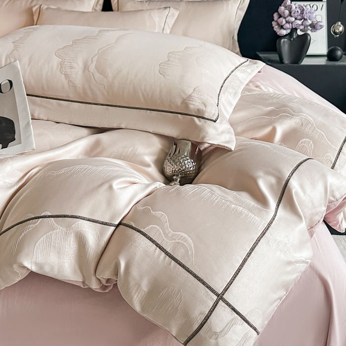 91家纺网 家纺一手货源 找家纺 韩秀家纺 2026新款A类亮丝提花立体浮雕贡缎臻棉床裙四件套 云缎雅颂-香槟色