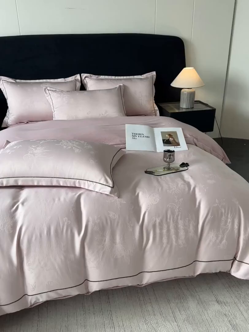 91家纺网 家纺一手货源 找家纺 （总）韩秀家纺 2026新款A类亮丝提花立体浮雕贡缎臻棉床裙四件套