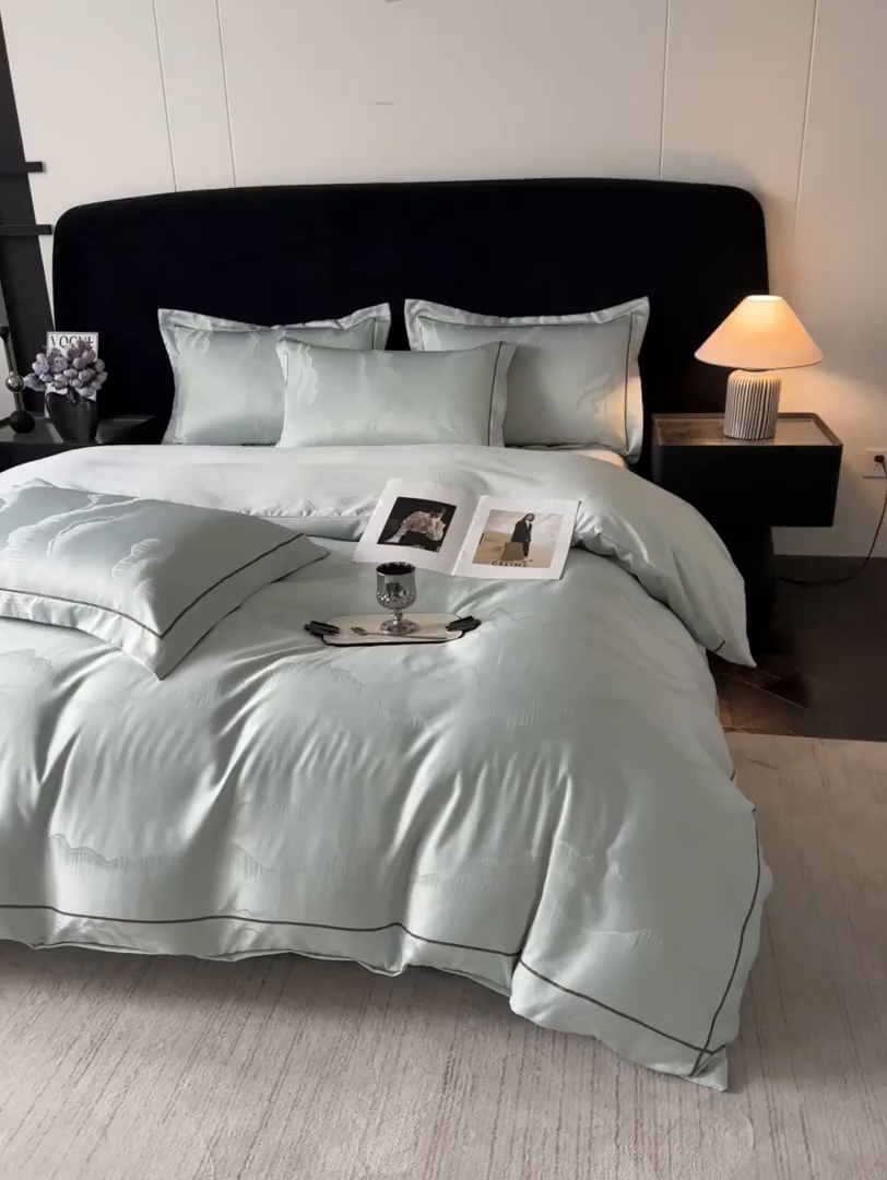 91家纺网 家纺一手货源 找家纺 韩秀家纺 2026新款A类亮丝提花立体浮雕贡缎臻棉床裙四件套 云缎雅颂-清新绿