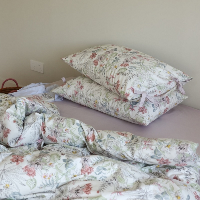 91家纺网 家纺一手货源 找家纺 棉眠 2026新款全棉纯棉蝴蝶结系带款四件套 蔷薇诗白（蝴蝶结系带款）