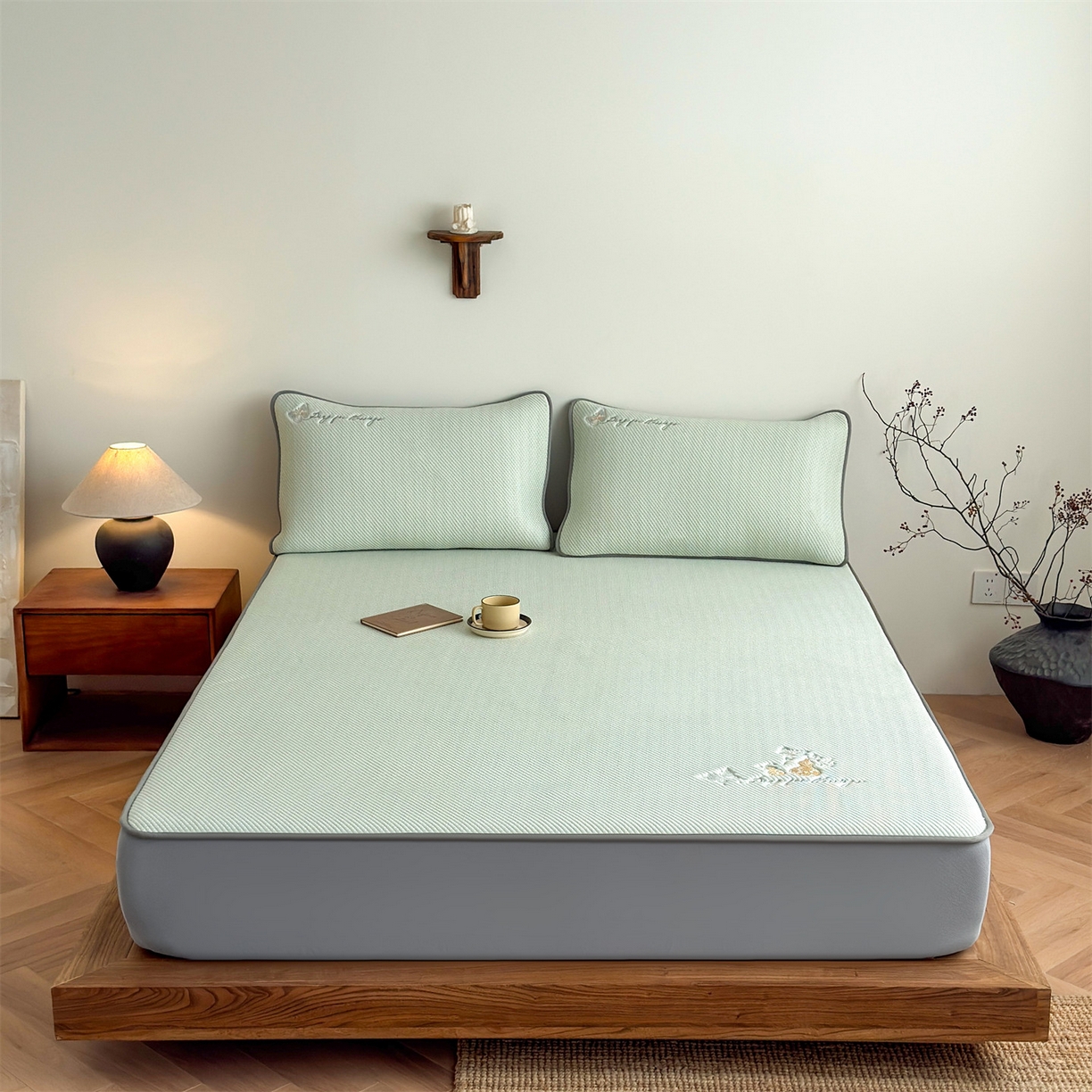 91家纺网 家纺一手货源 找家纺 卡初家居（原微来） 2026春夏新款5A抗菌PE提花凉感席凉席席子-蝶舞福禄系列 蝶舞福禄-绿（床笠款）