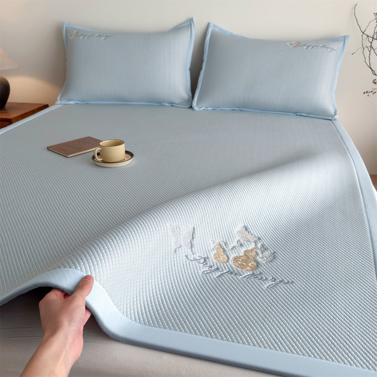 91家纺网 家纺一手货源 找家纺 （总）卡初家居（原微来） 2026春夏新款5A抗菌PE提花凉感席凉席席子-蝶舞福禄系列