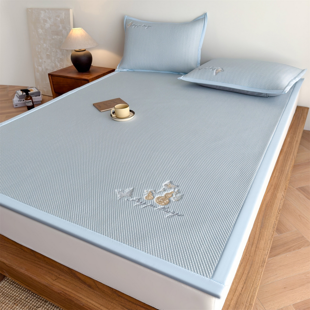 91家纺网 家纺一手货源 找家纺 卡初家居（原微来） 2026春夏新款5A抗菌PE提花凉感席凉席席子-蝶舞福禄系列 蝶舞福禄-蓝（床席款）