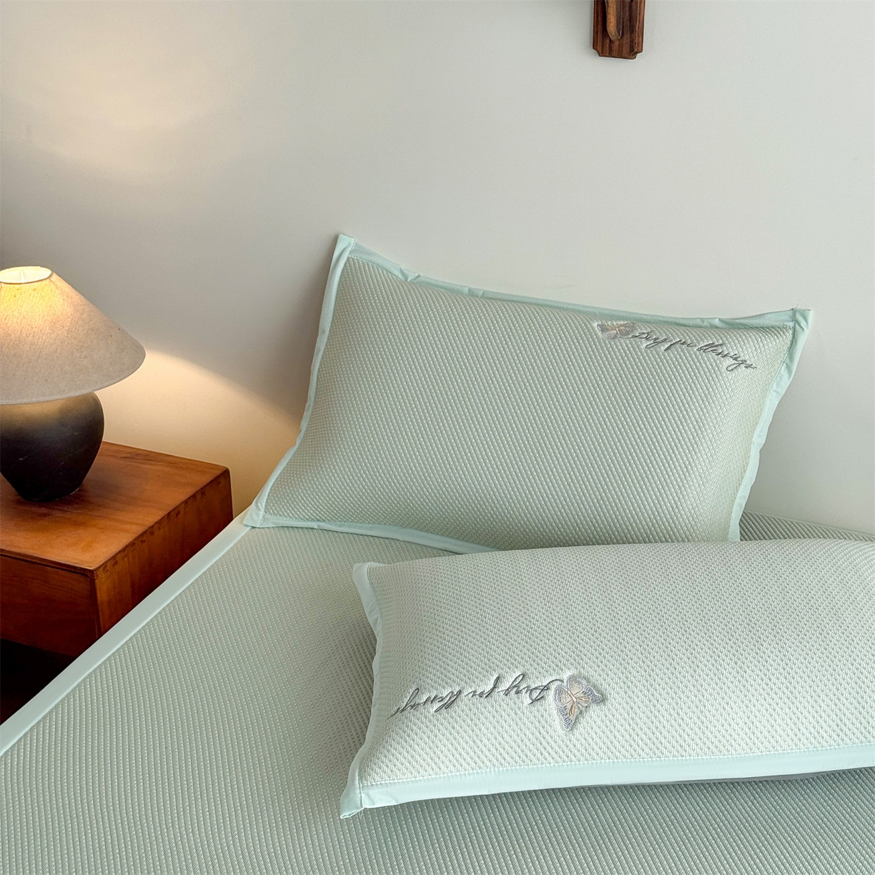 91家纺网 家纺一手货源 找家纺 卡初家居（原微来） 2026春夏新款5A抗菌PE提花凉感席凉席席子-蝶舞福禄系列 蝶舞福禄-绿（床席款）