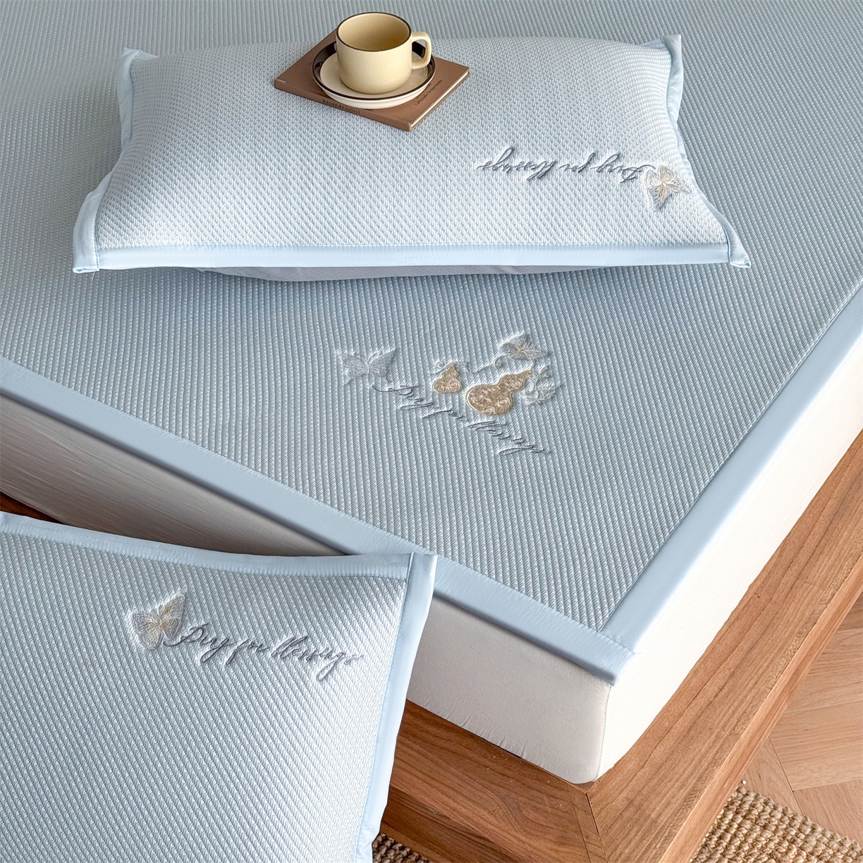 91家纺网 家纺一手货源 找家纺 卡初家居（原微来） 2026春夏新款5A抗菌PE提花凉感席凉席席子-蝶舞福禄系列 蝶舞福禄-蓝（床席款）