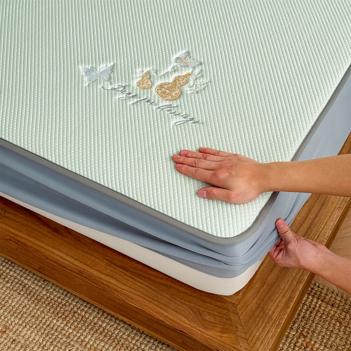 91家纺网 家纺一手货源 找家纺 卡初家居（原微来） 2026春夏新款5A抗菌PE提花凉感席凉席席子-蝶舞福禄系列 蝶舞福禄-绿（床笠款）