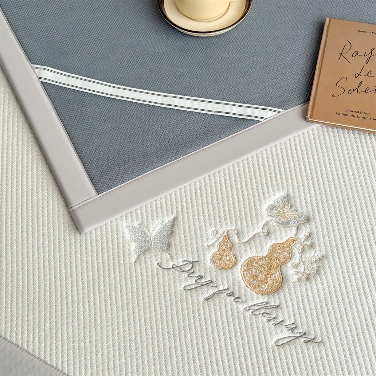 91家纺网 家纺一手货源 找家纺 卡初家居（原微来） 2026春夏新款5A抗菌PE提花凉感席凉席席子-蝶舞福禄系列 蝶舞福禄-咖（床席款）