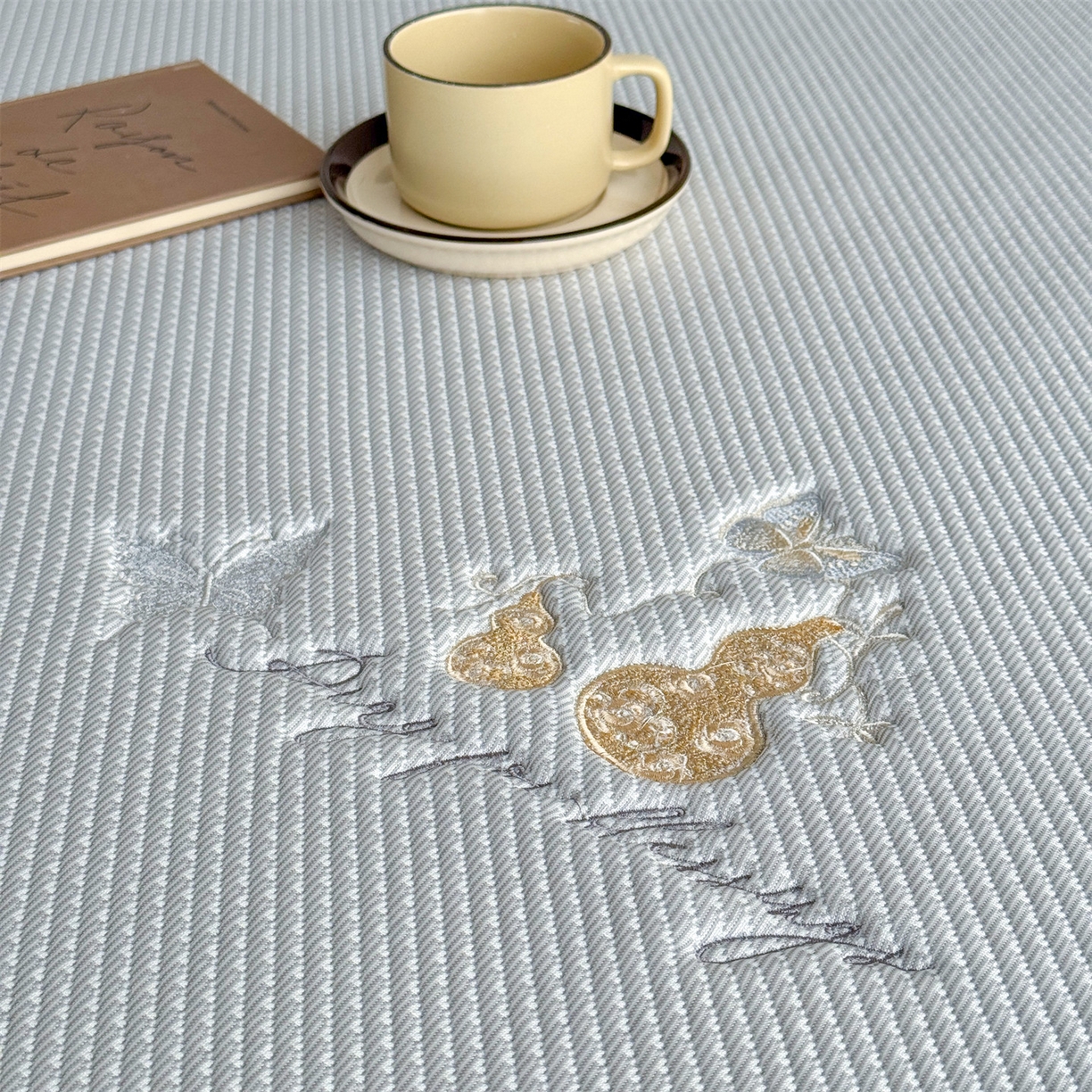 91家纺网 家纺一手货源 找家纺 卡初家居（原微来） 2026春夏新款5A抗菌PE提花凉感席凉席席子-蝶舞福禄系列 蝶舞福禄-灰（床席款）