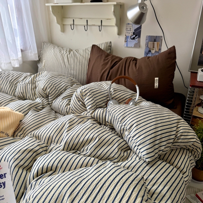 91家纺网 家纺一手货源 找家纺 阿曼达 2026春夏新款简约美式条纹混搭四件套 美式休闲-米黄棕