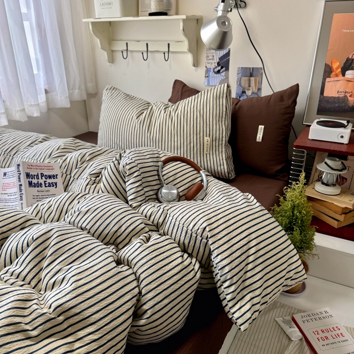 91家纺网 家纺一手货源 找家纺 阿曼达 2026春夏新款简约美式条纹混搭四件套 美式休闲-米黄棕