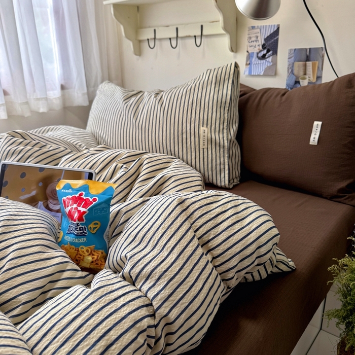 91家纺网 家纺一手货源 找家纺 阿曼达 2026春夏新款简约美式条纹混搭四件套 美式休闲-米黄棕