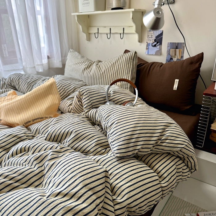 91家纺网 家纺一手货源 找家纺 阿曼达 2026春夏新款简约美式条纹混搭四件套 美式休闲-米黄棕