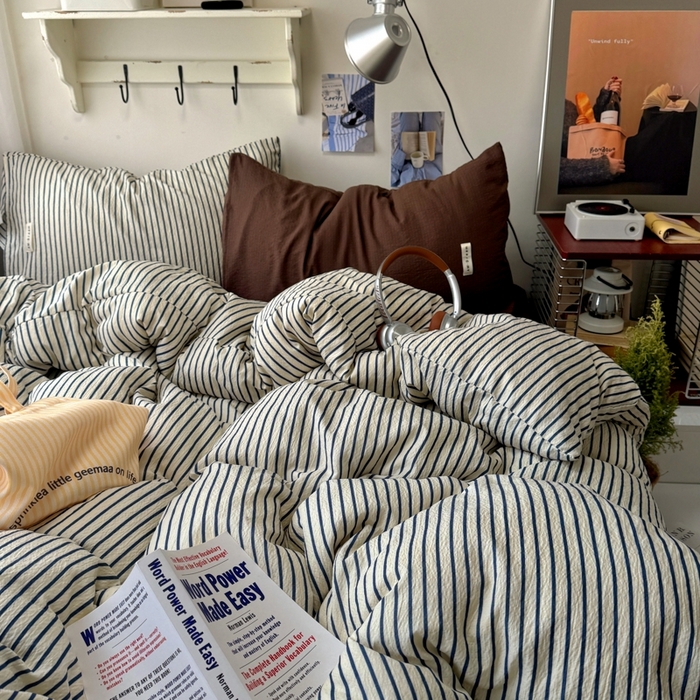 91家纺网 家纺一手货源 找家纺 阿曼达 2026春夏新款简约美式条纹混搭四件套 美式休闲-米黄棕