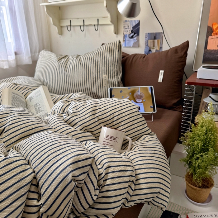 91家纺网 家纺一手货源 找家纺 阿曼达 2026春夏新款简约美式条纹混搭四件套 美式休闲-米黄棕