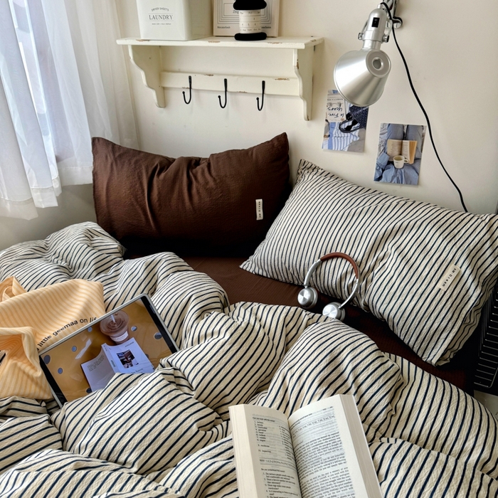 91家纺网 家纺一手货源 找家纺 阿曼达 2026春夏新款简约美式条纹混搭四件套 美式休闲-米黄棕