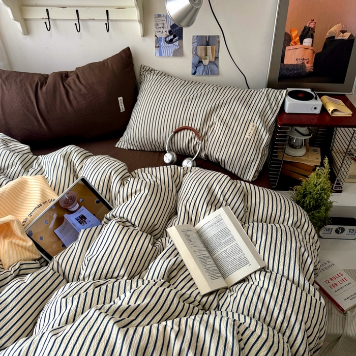 91家纺网 家纺一手货源 找家纺 阿曼达 2026春夏新款简约美式条纹混搭四件套 美式休闲-米黄棕