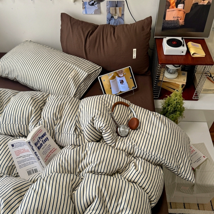 91家纺网 家纺一手货源 找家纺 阿曼达 2026春夏新款简约美式条纹混搭四件套 美式休闲-米黄棕