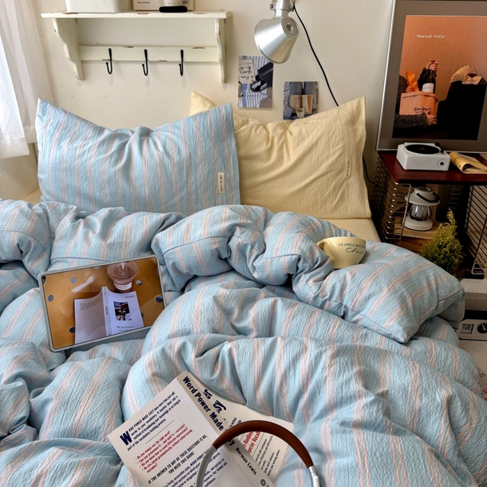 91家纺网 家纺一手货源 找家纺 阿曼达 2026春夏新款简约美式条纹混搭四件套 美式休闲-奶蓝条