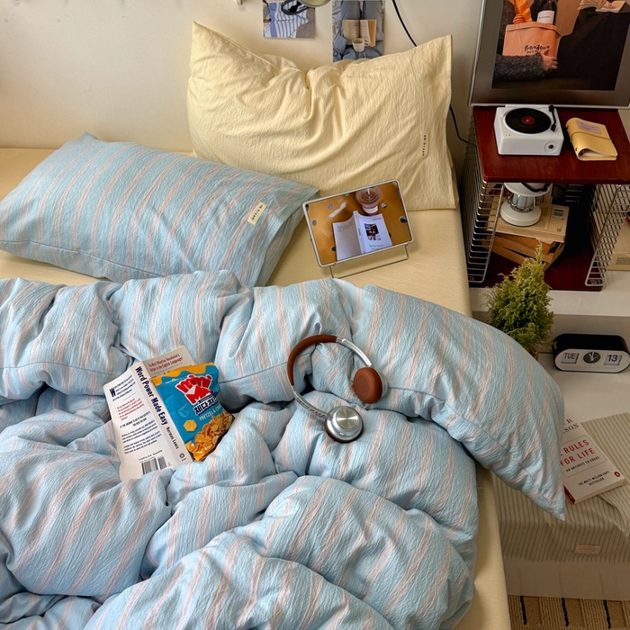 91家纺网 家纺一手货源 找家纺 阿曼达 2026春夏新款简约美式条纹混搭四件套 美式休闲-奶蓝条