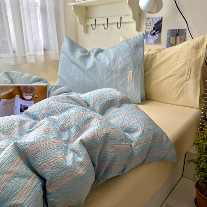 91家纺网 家纺一手货源 找家纺 阿曼达 2026春夏新款简约美式条纹混搭四件套 美式休闲-奶蓝条