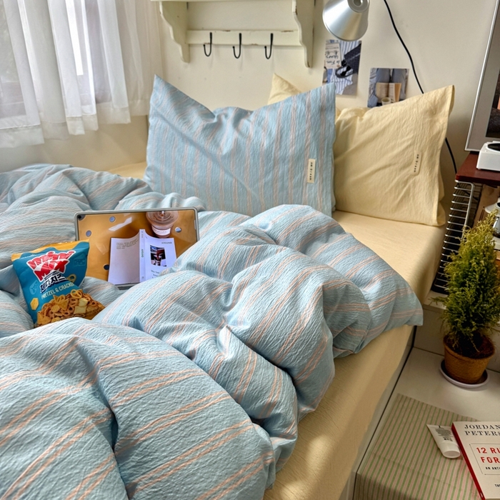 91家纺网 家纺一手货源 找家纺 阿曼达 2026春夏新款简约美式条纹混搭四件套 美式休闲-奶蓝条