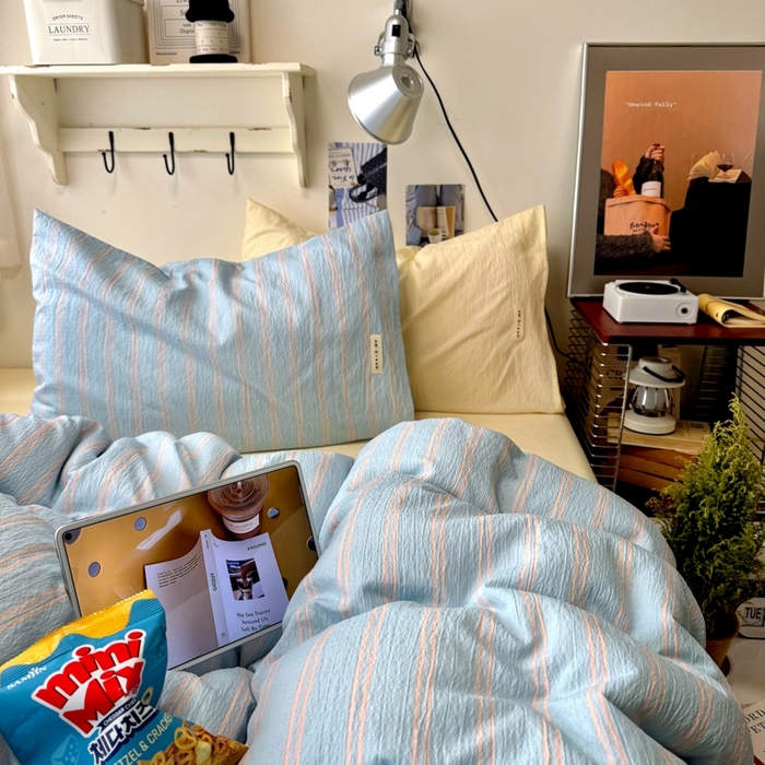 91家纺网 家纺一手货源 找家纺 阿曼达 2026春夏新款简约美式条纹混搭四件套 美式休闲-奶蓝条