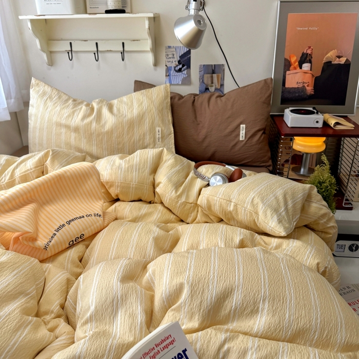 91家纺网 家纺一手货源 找家纺 阿曼达 2026春夏新款简约美式条纹混搭四件套 美式休闲-暖黄条