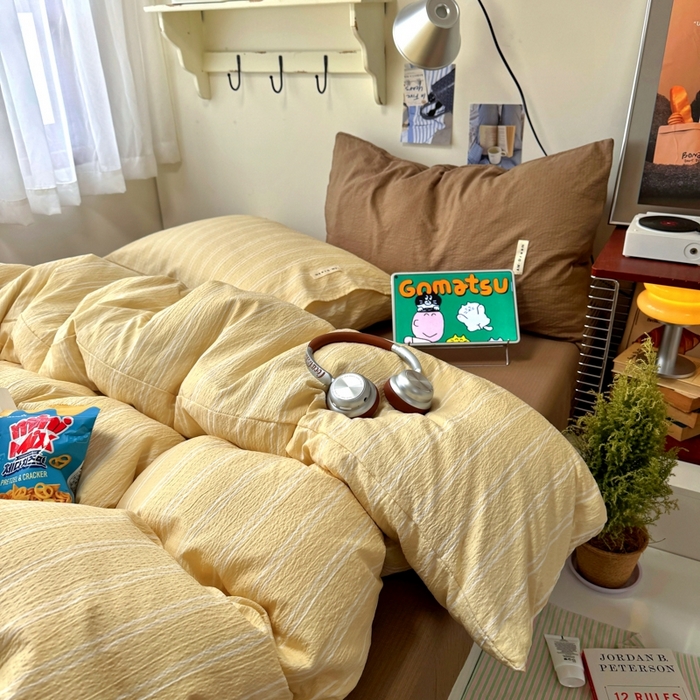 91家纺网 家纺一手货源 找家纺 阿曼达 2026春夏新款简约美式条纹混搭四件套 美式休闲-暖黄条