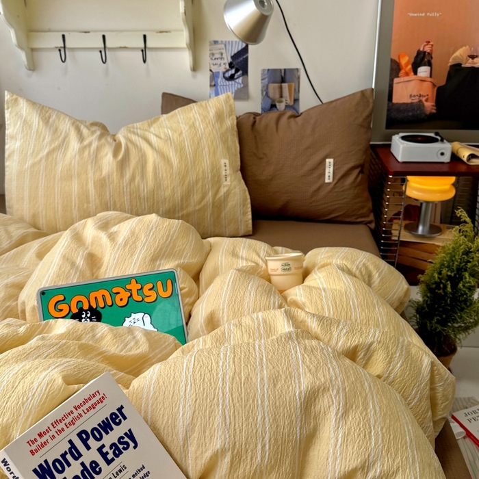 91家纺网 家纺一手货源 找家纺 阿曼达 2026春夏新款简约美式条纹混搭四件套 美式休闲-暖黄条