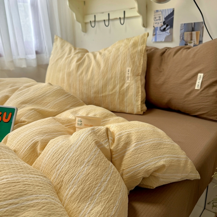 91家纺网 家纺一手货源 找家纺 阿曼达 2026春夏新款简约美式条纹混搭四件套 美式休闲-暖黄条