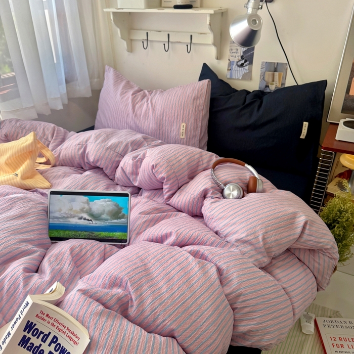 91家纺网 家纺一手货源 找家纺 阿曼达 2026春夏新款简约美式条纹混搭四件套 美式休闲-浅粉条