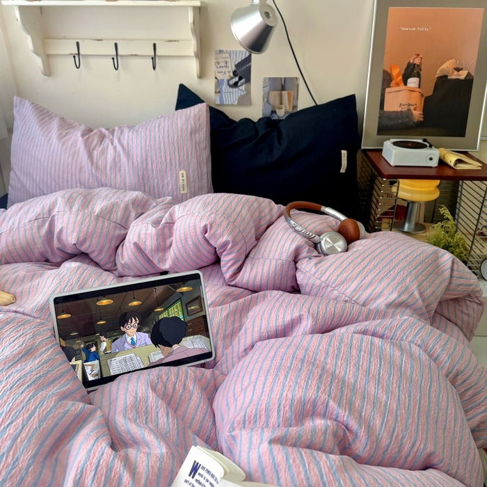 91家纺网 家纺一手货源 找家纺 阿曼达 2026春夏新款简约美式条纹混搭四件套 美式休闲-浅粉条