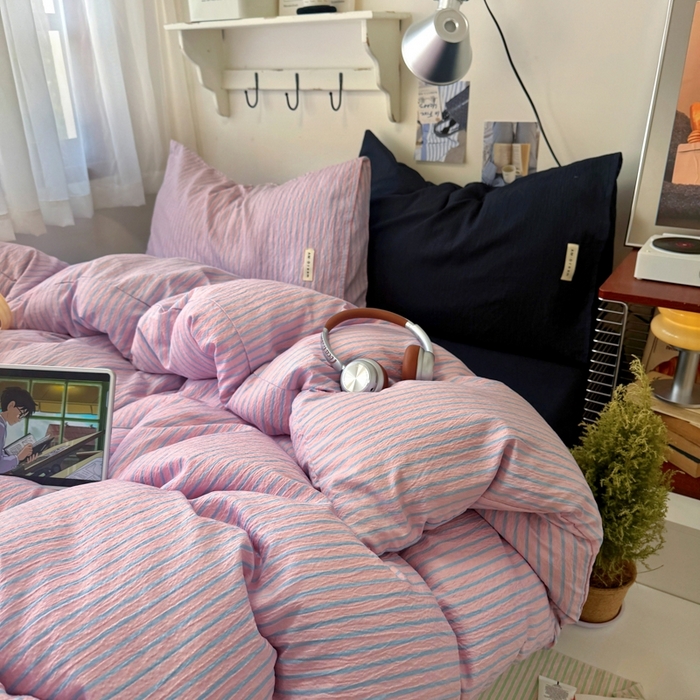 91家纺网 家纺一手货源 找家纺 阿曼达 2026春夏新款简约美式条纹混搭四件套 美式休闲-浅粉条