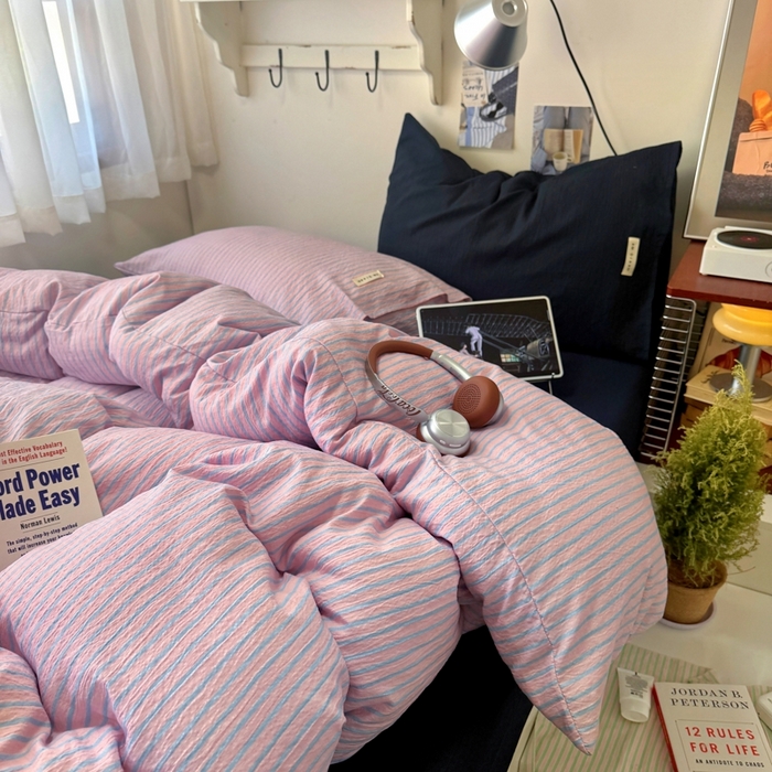 91家纺网 家纺一手货源 找家纺 阿曼达 2026春夏新款简约美式条纹混搭四件套 美式休闲-浅粉条