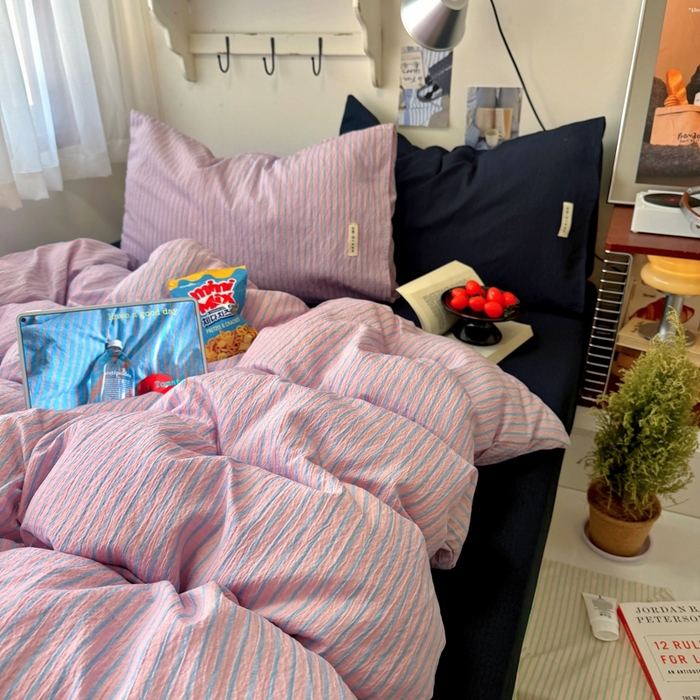 91家纺网 家纺一手货源 找家纺 阿曼达 2026春夏新款简约美式条纹混搭四件套 美式休闲-浅粉条