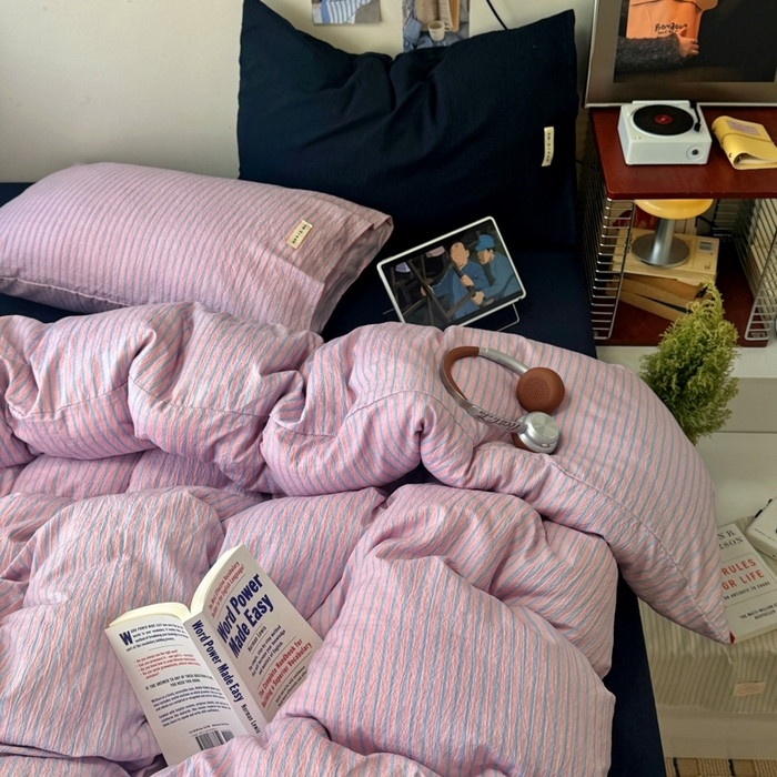 91家纺网 家纺一手货源 找家纺 阿曼达 2026春夏新款简约美式条纹混搭四件套 美式休闲-浅粉条