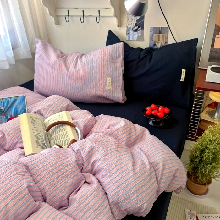 91家纺网 家纺一手货源 找家纺 阿曼达 2026春夏新款简约美式条纹混搭四件套 美式休闲-浅粉条