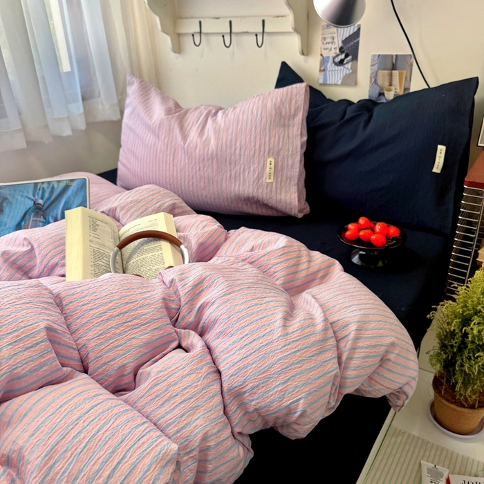 91家纺网 家纺一手货源 找家纺 阿曼达 2026春夏新款简约美式条纹混搭四件套 美式休闲-浅粉条