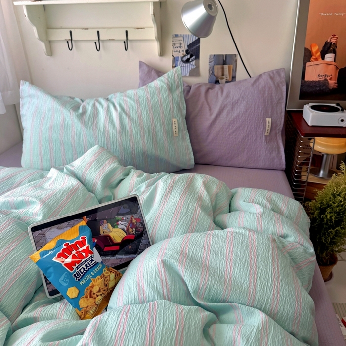 91家纺网 家纺一手货源 找家纺 阿曼达 2026春夏新款简约美式条纹混搭四件套 美式休闲-浅绿条