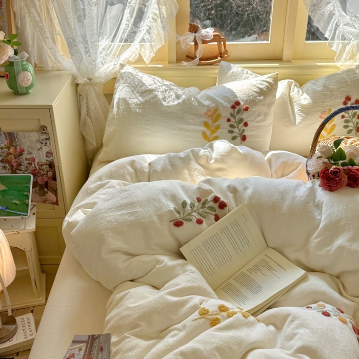 91家纺网 家纺一手货源 找家纺 阿曼达 2026春夏新款简约素色毛巾绣亚麻风纯色四件套 法式麻-绣枝