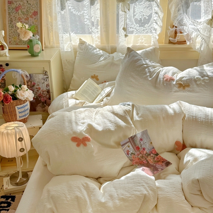 91家纺网 家纺一手货源 找家纺 阿曼达 2026春夏新款简约素色毛巾绣亚麻风纯色四件套 法式麻-软萌蝶