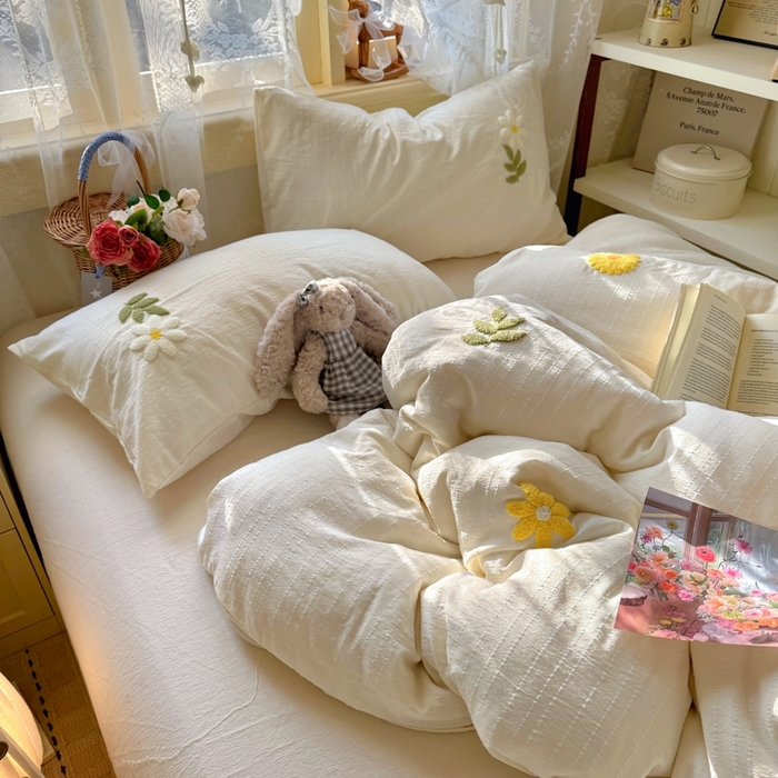 91家纺网 家纺一手货源 找家纺 阿曼达 2026春夏新款简约素色毛巾绣亚麻风纯色四件套 法式麻-小雏菊