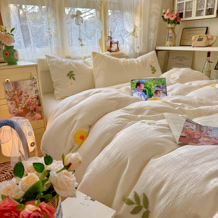 91家纺网 家纺一手货源 找家纺 阿曼达 2026春夏新款简约素色毛巾绣亚麻风纯色四件套 法式麻-小雏菊