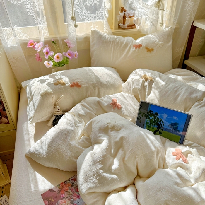 91家纺网 家纺一手货源 找家纺 阿曼达 2026春夏新款简约素色毛巾绣亚麻风纯色四件套 法式麻-软萌蝶