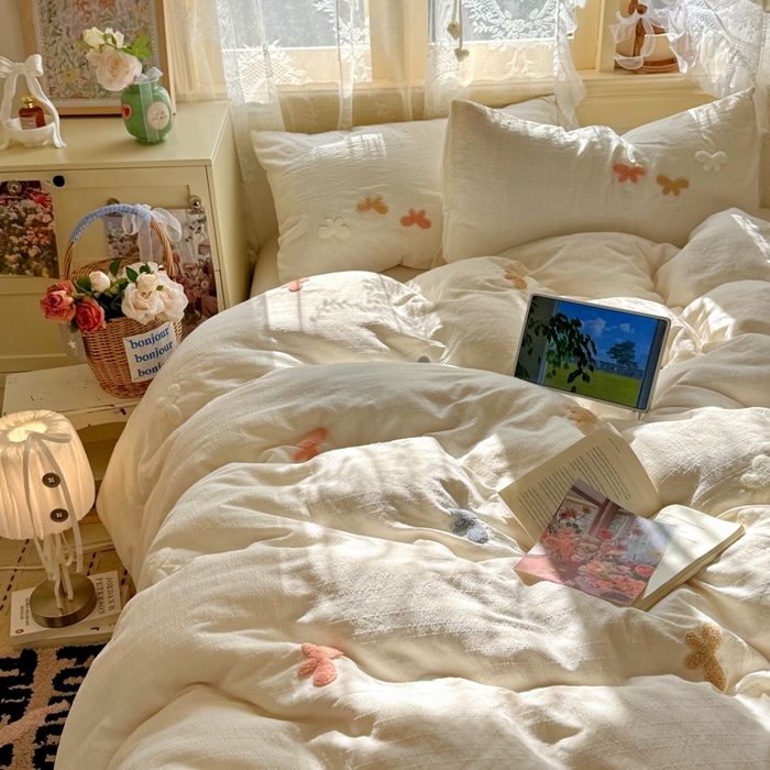 91家纺网 家纺一手货源 找家纺 阿曼达 2026春夏新款简约素色毛巾绣亚麻风纯色四件套 法式麻-软萌蝶